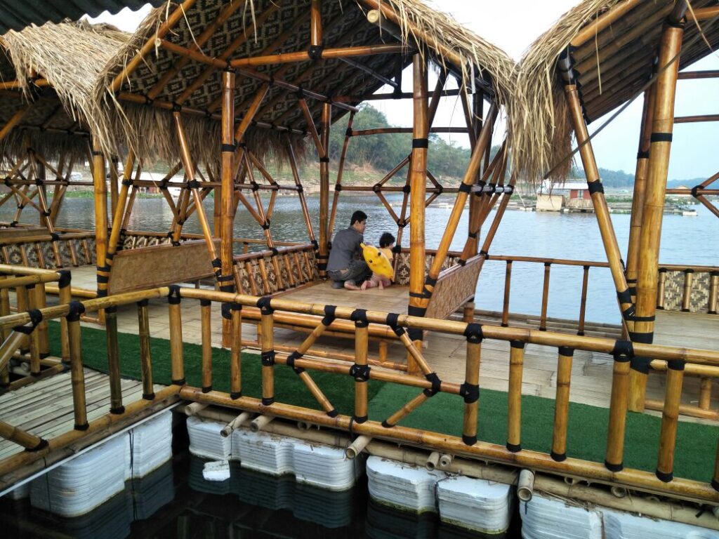 Wisata Bale Apung