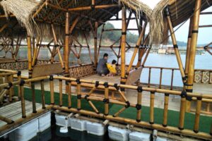 Wisata Bale Apung